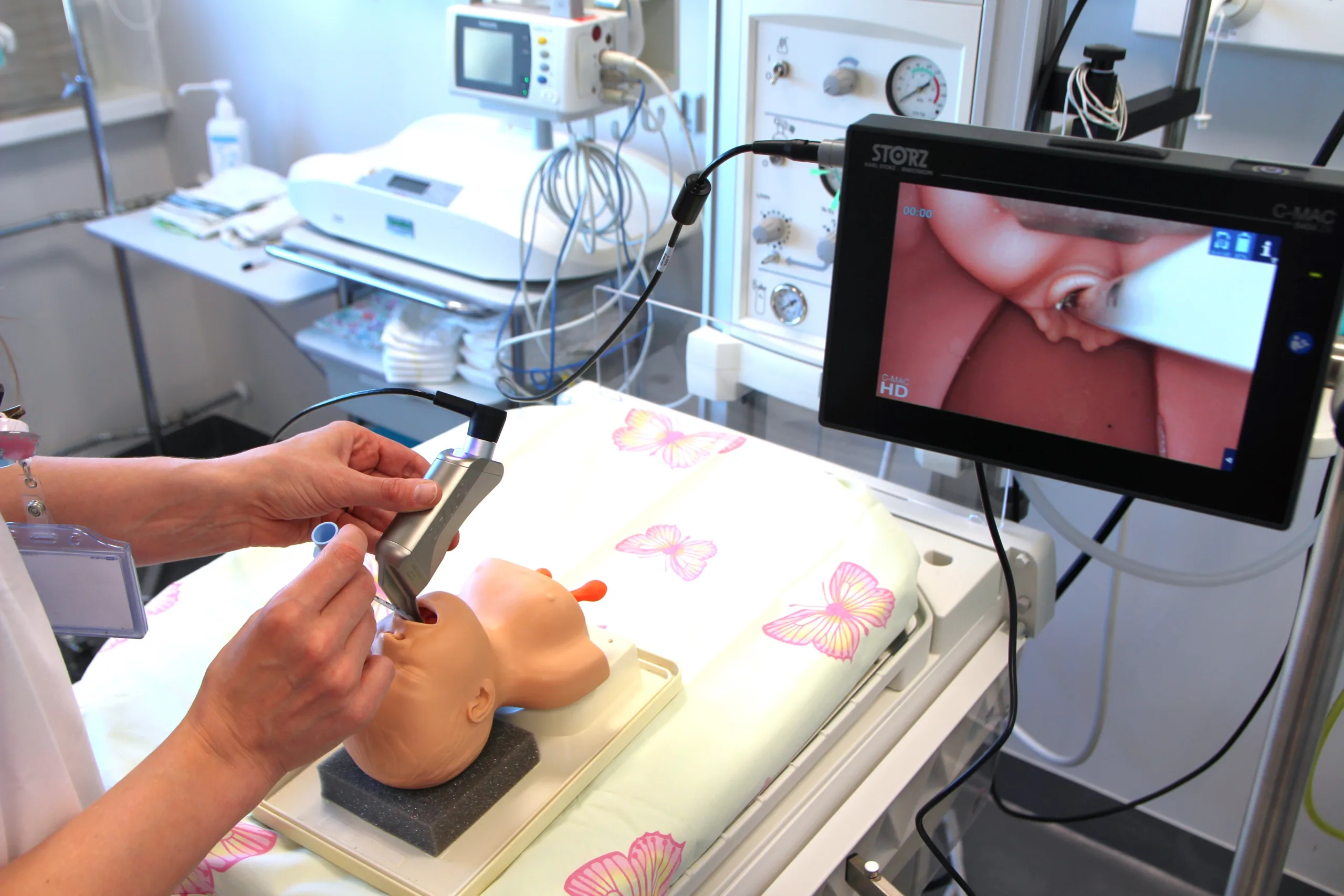 Read more about the article LTKH naistekliinik sai annetajate abiga kõrgtehnoloogilise seadme vastsündinute abistamiseks